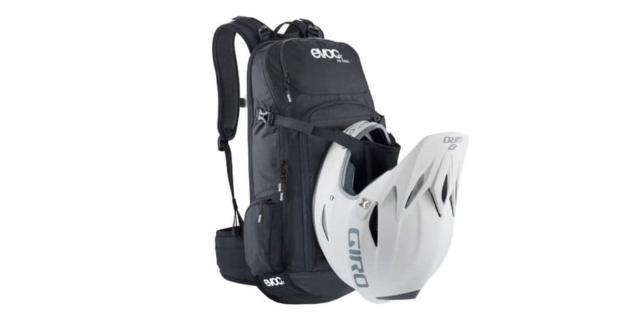 Mochila enduro bici para llevar el casco y con protecciones, mochila enduro mtb con protección,Enduro mtb, enduro bici, bicicleta de enduro, enduro españa, mochila para enduro, mejor piñonera enduro, mochila enduro, mochila hidratacion enduro, mochila enduro, mochila enduro mtb con protección, mochila hidratación mtb enduro, mochila mtb